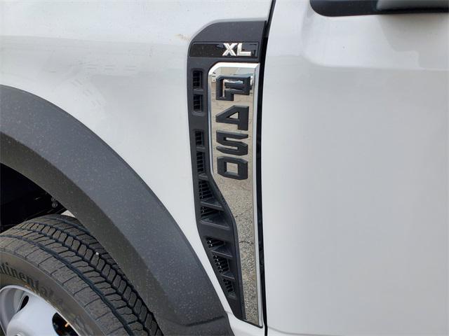 new 2025 Ford F-450 car, priced at $61,072