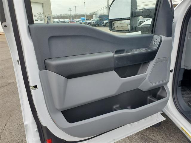 new 2025 Ford F-450 car, priced at $61,072
