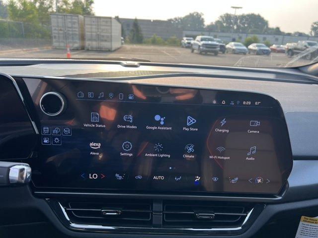 new 2025 Chevrolet Equinox EV car, priced at $40,621