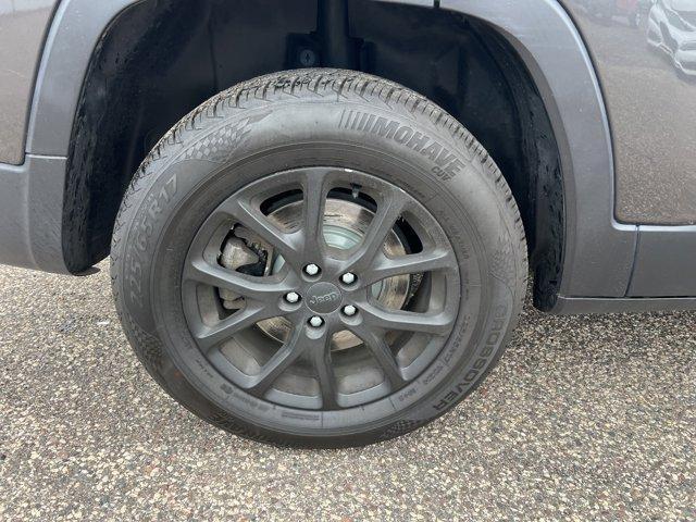used 2015 Jeep Cherokee car, priced at $12,995