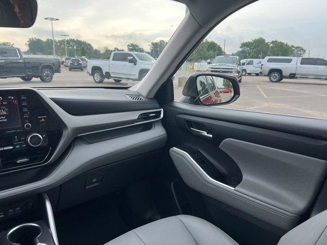 used 2022 Toyota Highlander Hybrid car, priced at $37,995
