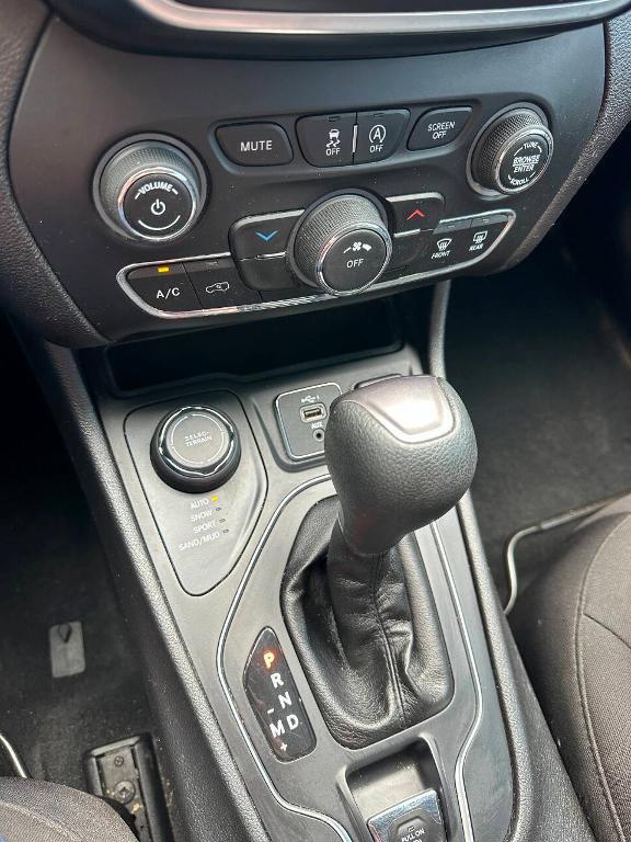 used 2019 Jeep Cherokee car, priced at $9,955
