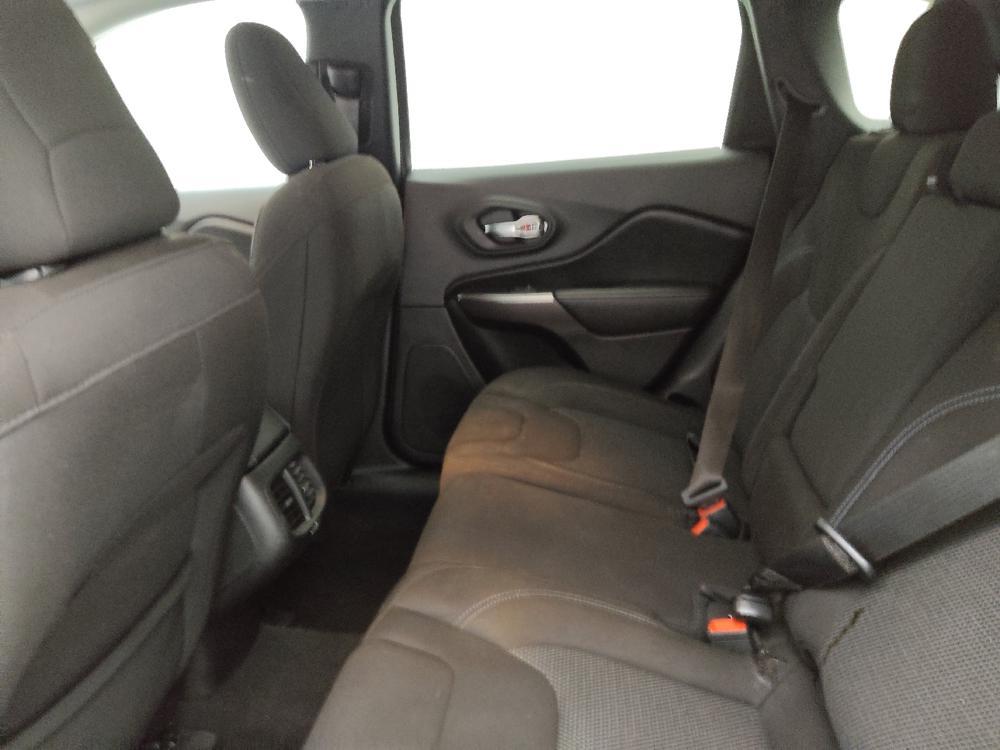 used 2020 Jeep Cherokee car, priced at $18,895