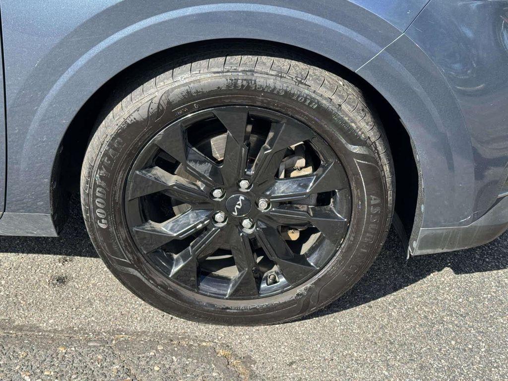 used 2023 Kia Carnival car, priced at $32,995