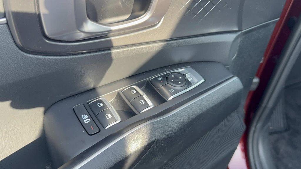 used 2025 Kia Sorento car, priced at $29,995