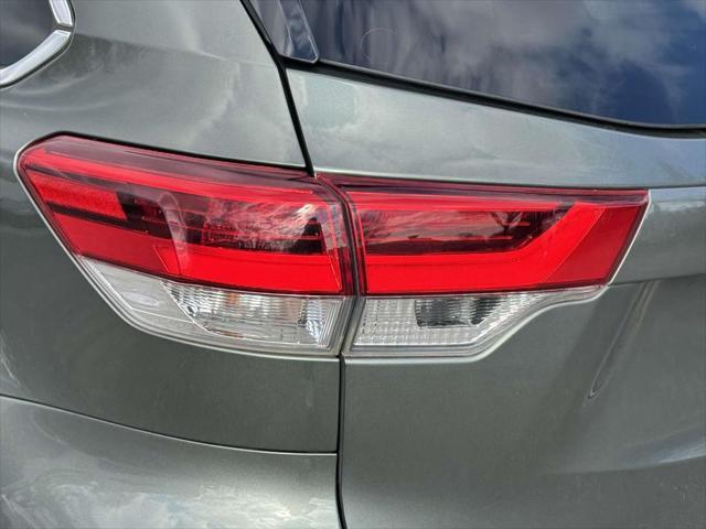 used 2019 Toyota Highlander car, priced at $19,995