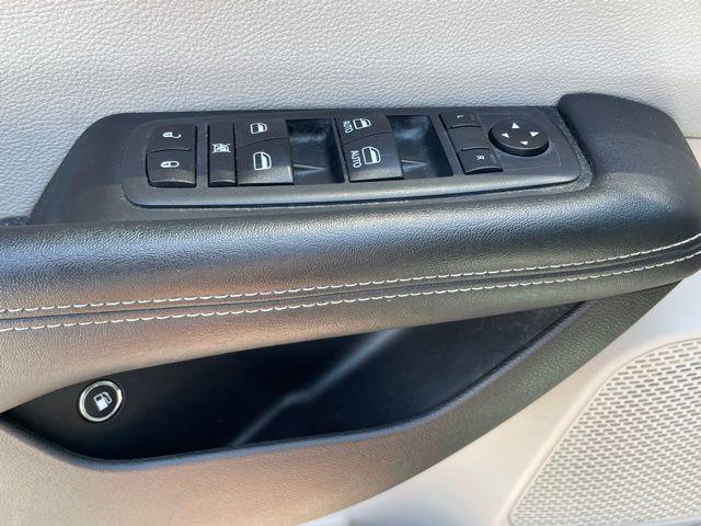 used 2021 Chrysler Pacifica Hybrid car, priced at $15,955