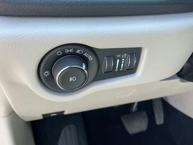 used 2021 Chrysler Pacifica Hybrid car, priced at $15,955