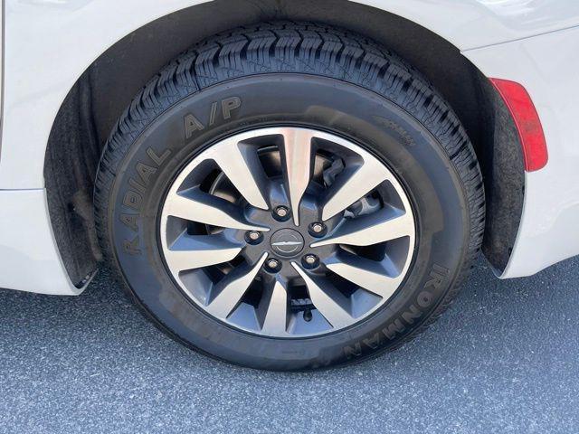 used 2021 Chrysler Pacifica Hybrid car, priced at $15,955
