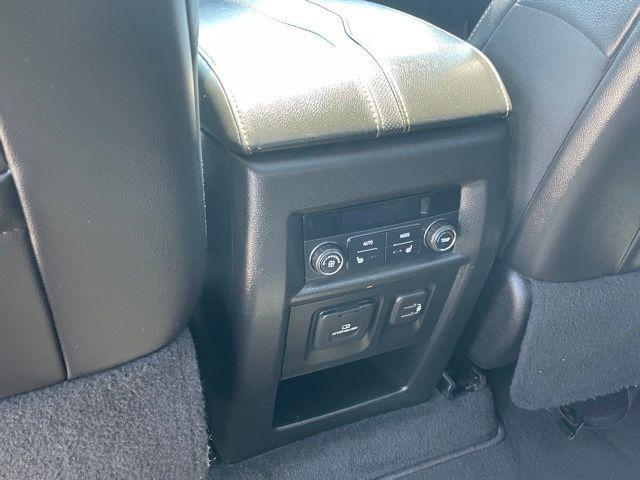 used 2021 Chevrolet Traverse car, priced at $26,117