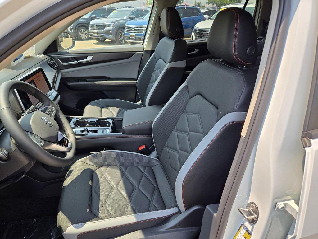 new 2025 Volkswagen Atlas car, priced at $47,059
