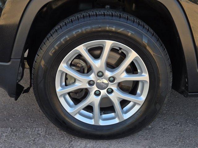 used 2014 Jeep Cherokee car, priced at $8,650