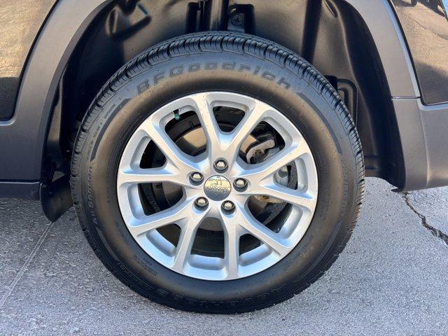 used 2016 Jeep Cherokee car, priced at $10,999
