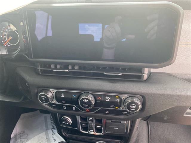 new 2025 Jeep Gladiator car, priced at $41,787