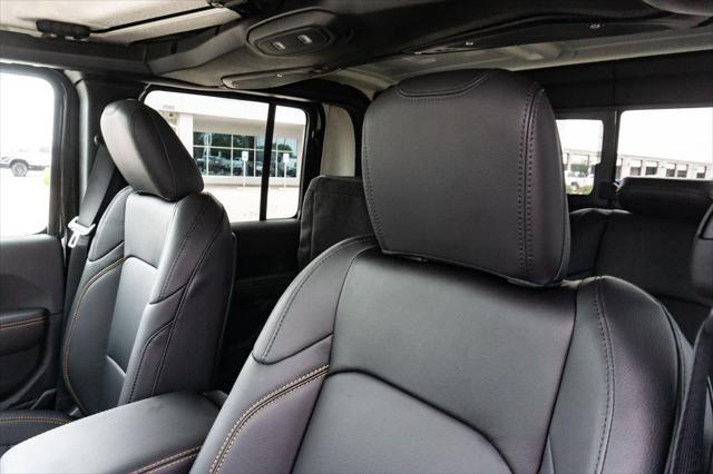 new 2025 Jeep Gladiator car, priced at $45,164