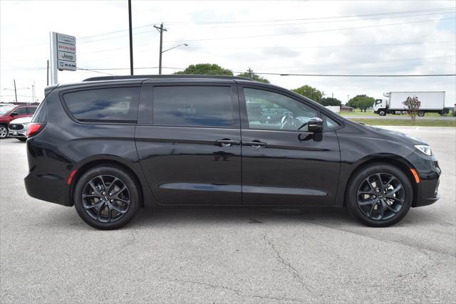 new 2024 Chrysler Pacifica car, priced at $43,500