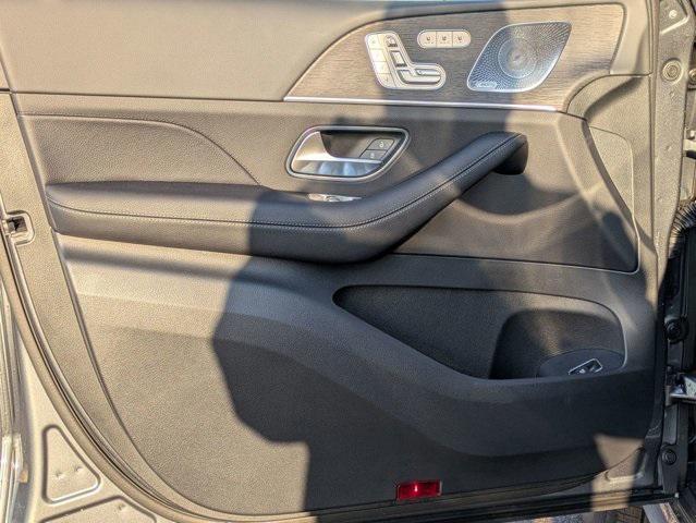 new 2025 Mercedes-Benz GLE 580 car, priced at $96,045