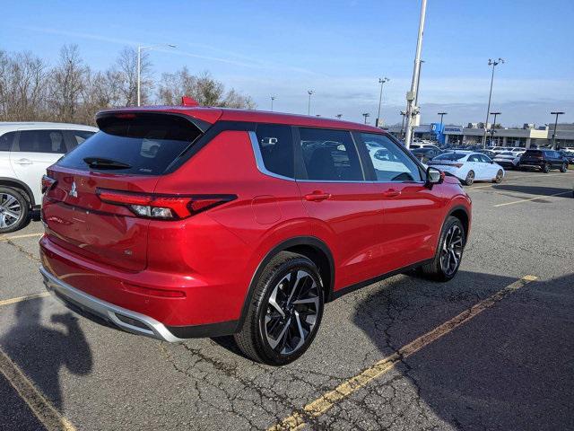 new 2024 Mitsubishi Outlander car, priced at $33,608