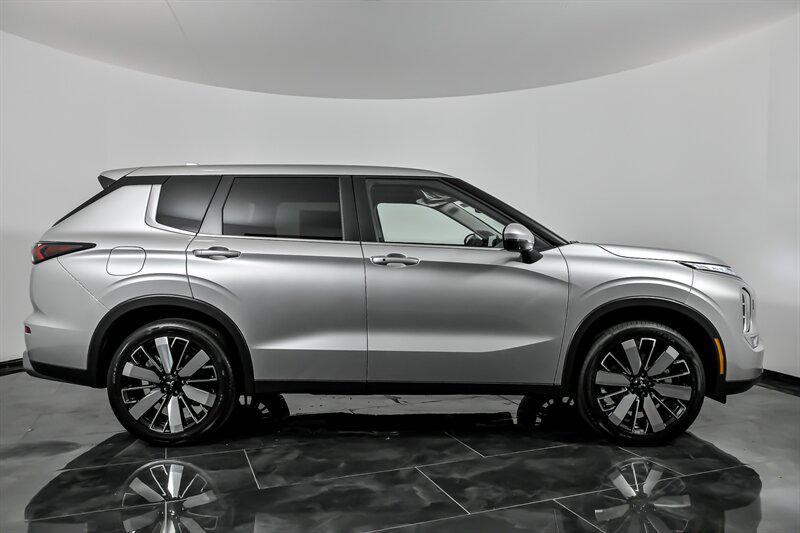 new 2025 Mitsubishi Outlander car, priced at $36,954