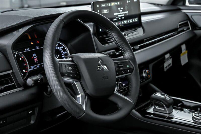new 2025 Mitsubishi Outlander car, priced at $39,024