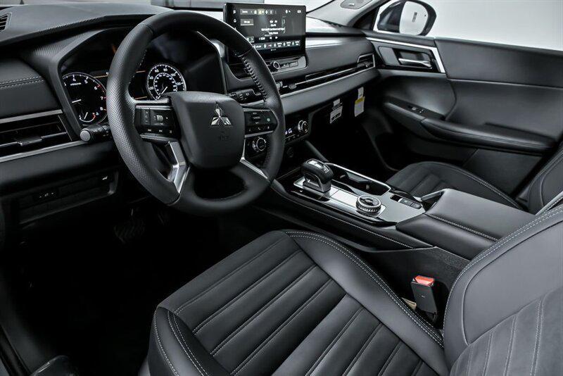new 2025 Mitsubishi Outlander car, priced at $39,024