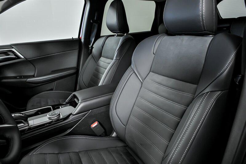 new 2025 Mitsubishi Outlander car, priced at $39,345