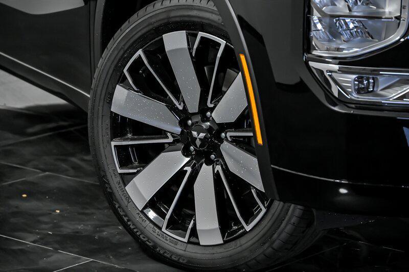 new 2025 Mitsubishi Outlander car, priced at $39,345