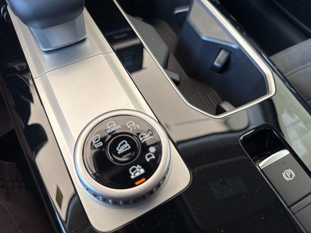 new 2025 Mitsubishi Outlander car, priced at $39,845