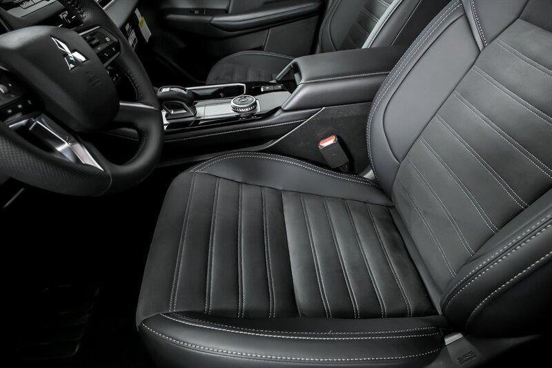 new 2025 Mitsubishi Outlander car, priced at $37,575