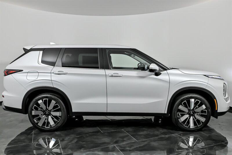 new 2025 Mitsubishi Outlander car, priced at $37,575