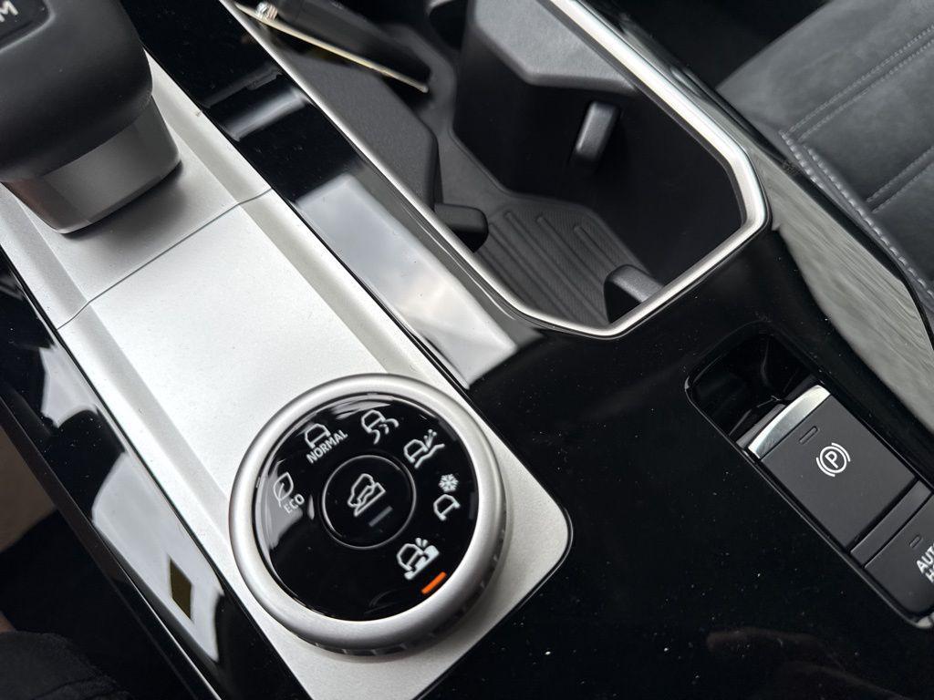 new 2025 Mitsubishi Outlander car, priced at $40,285