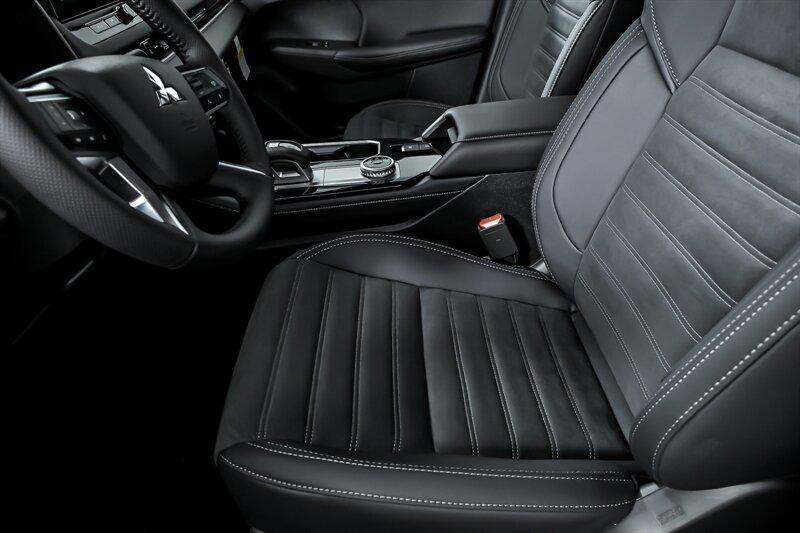 new 2025 Mitsubishi Outlander car, priced at $39,024