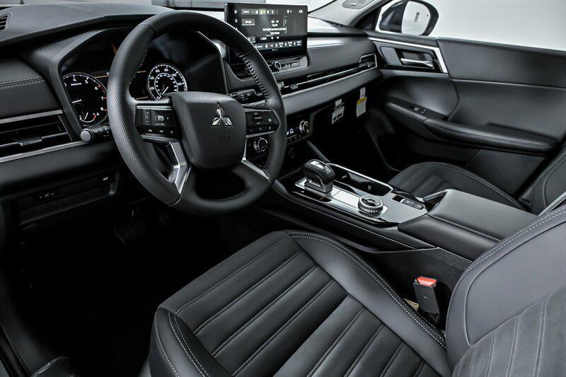 new 2025 Mitsubishi Outlander car, priced at $39,024
