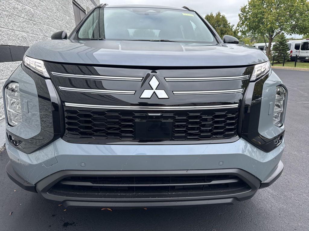 new 2025 Mitsubishi Outlander car, priced at $40,285