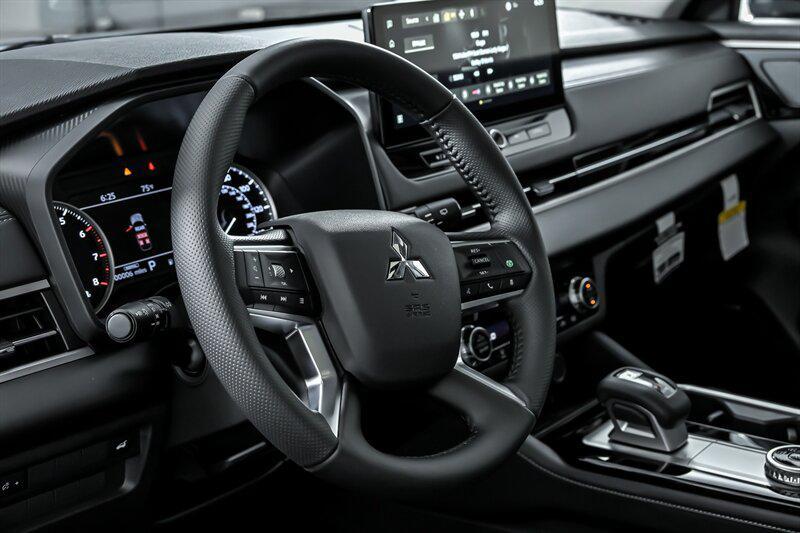 new 2025 Mitsubishi Outlander car, priced at $39,024