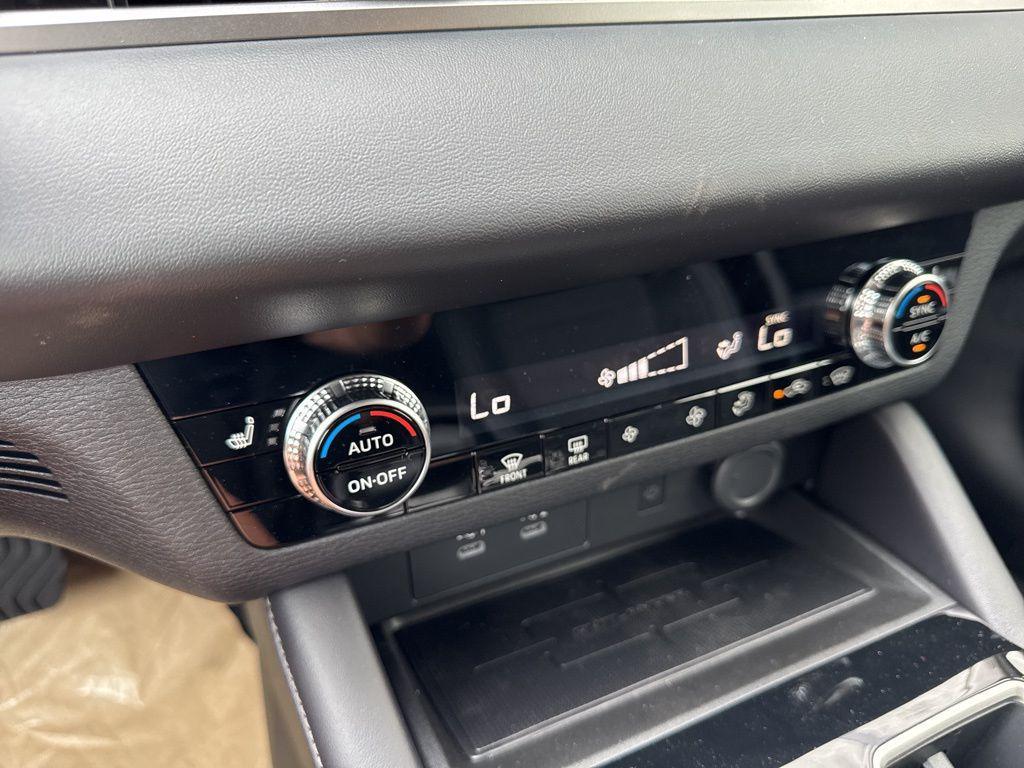 new 2025 Mitsubishi Outlander car, priced at $40,285