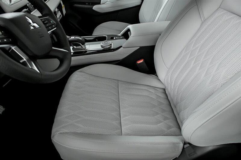 new 2025 Mitsubishi Outlander car, priced at $42,725