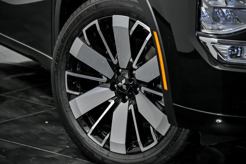 new 2025 Mitsubishi Outlander car, priced at $42,725