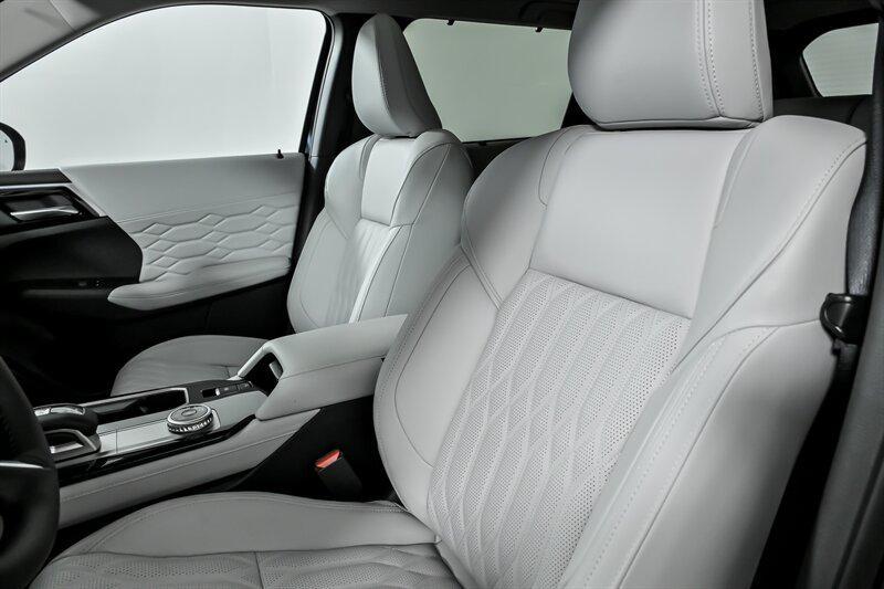 new 2025 Mitsubishi Outlander car, priced at $42,725