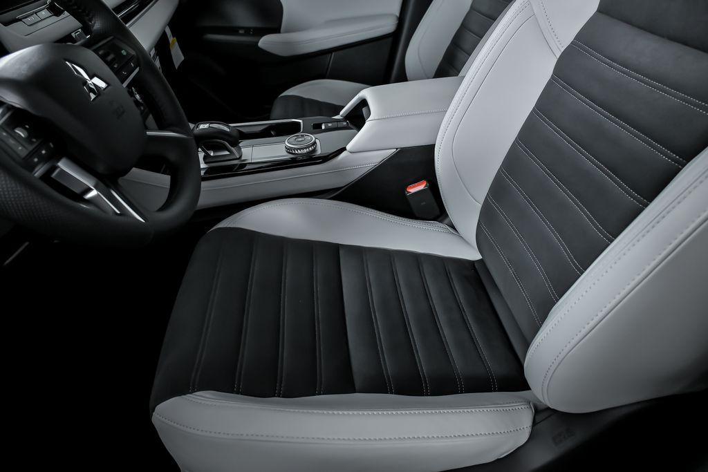 new 2025 Mitsubishi Outlander car, priced at $36,275