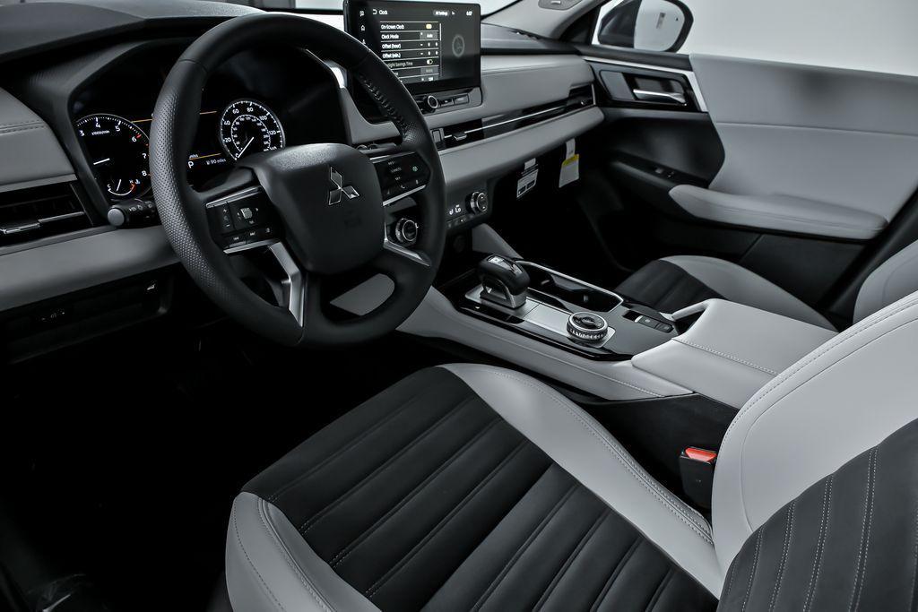 new 2025 Mitsubishi Outlander car, priced at $36,275
