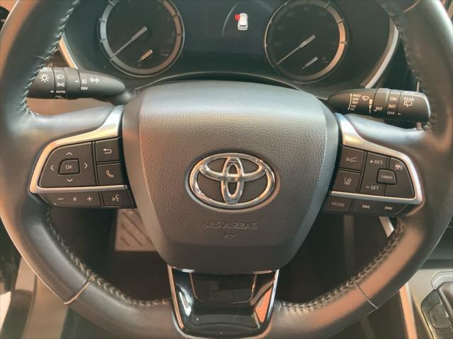 used 2020 Toyota Highlander car, priced at $27,700