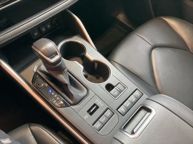 used 2020 Toyota Highlander car, priced at $27,700