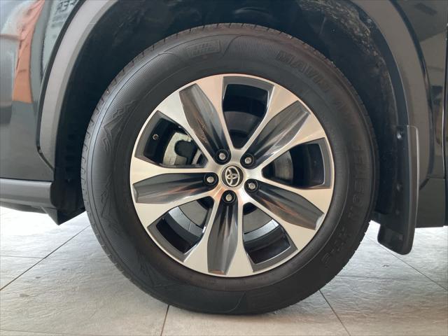 used 2020 Toyota Highlander car, priced at $27,700