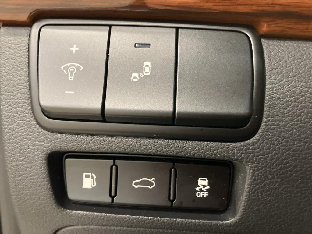 used 2017 Kia Cadenza car, priced at $7,900