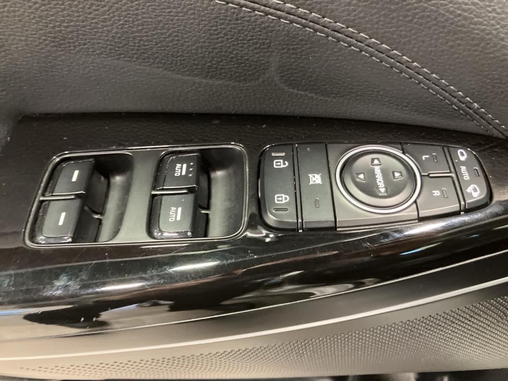 used 2017 Kia Cadenza car, priced at $7,900