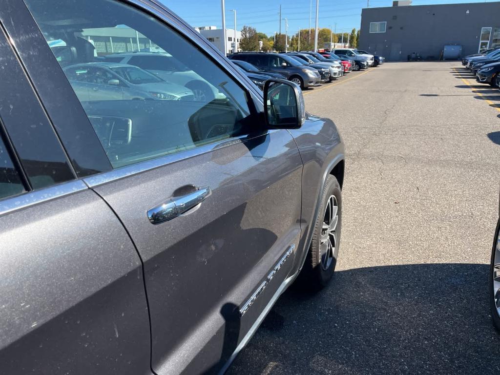 used 2018 Jeep Grand Cherokee car, priced at $17,900