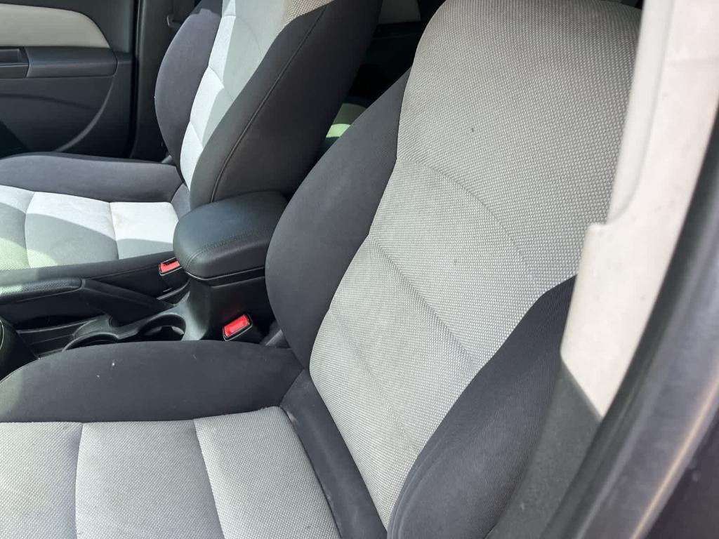 used 2014 Chevrolet Cruze car, priced at $2,900