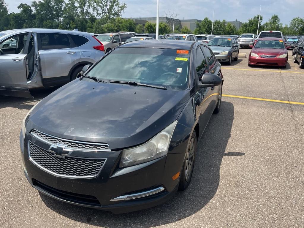 used 2014 Chevrolet Cruze car, priced at $2,900