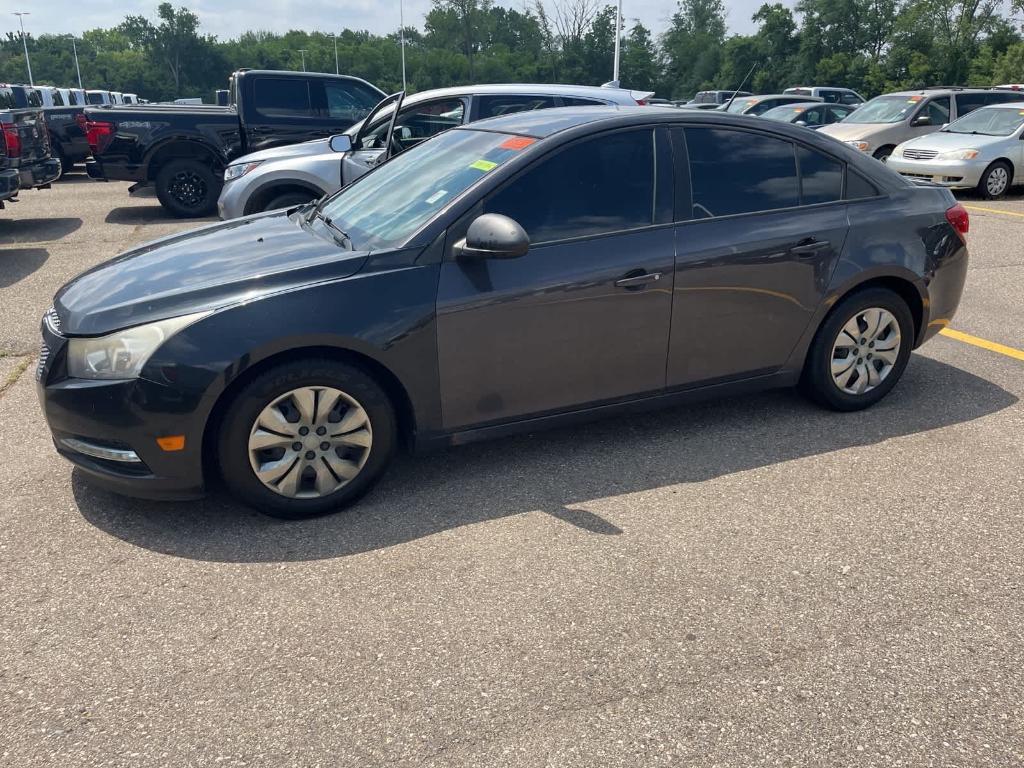 used 2014 Chevrolet Cruze car, priced at $2,900